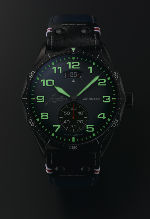 Junghans Pilot Automatic Navy Blue Riesige Ersparnisse