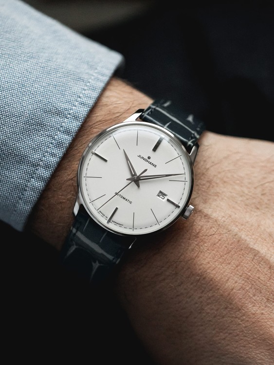 Junghans Meister Classic Terrassenbau Rabatt