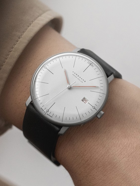 Junghans max bill MEGA Solar Bauhaus Discount Store für neue Produkte