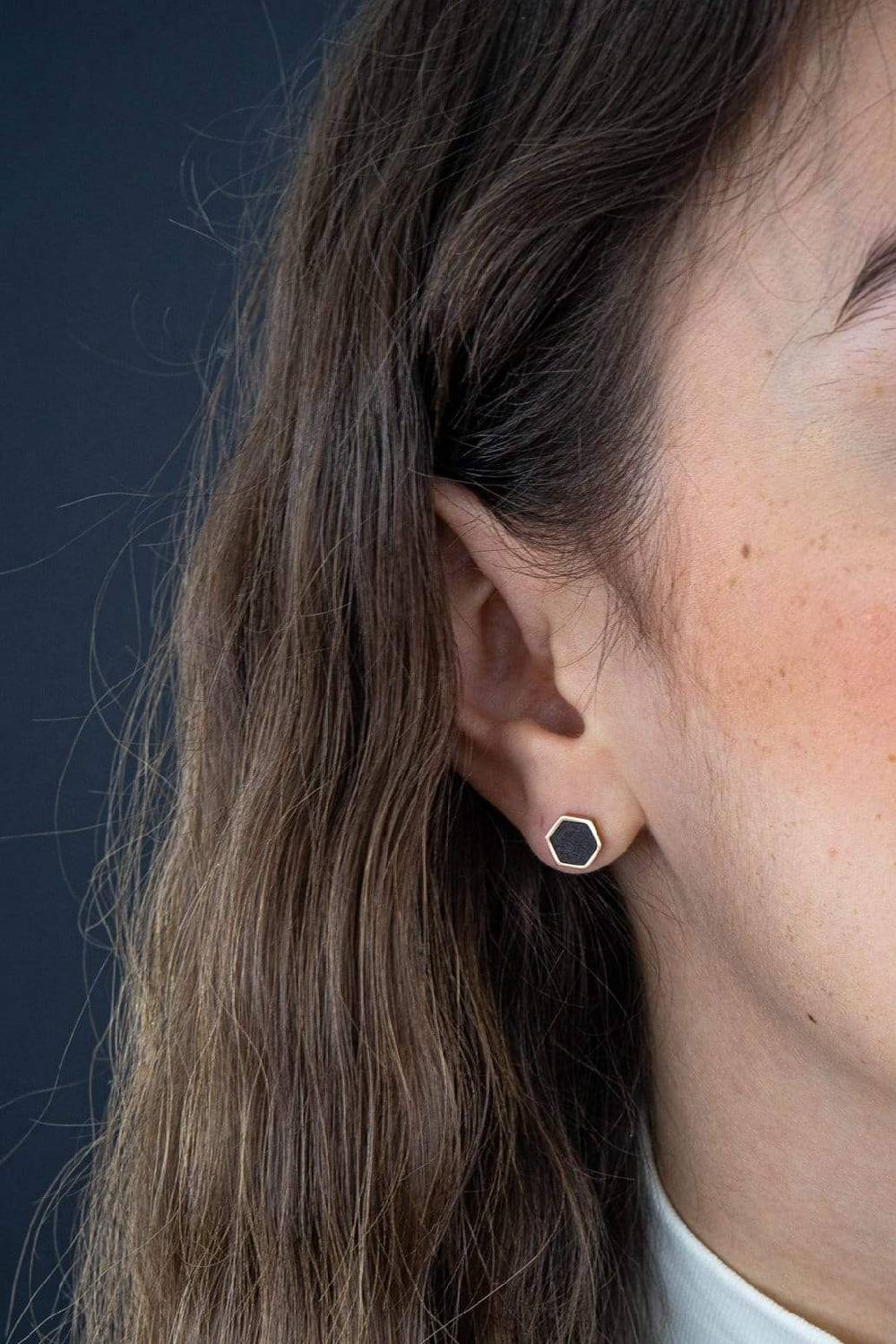 Kerbholz HEXA EARRING Sandelholz Nur noch ein Tag übrig