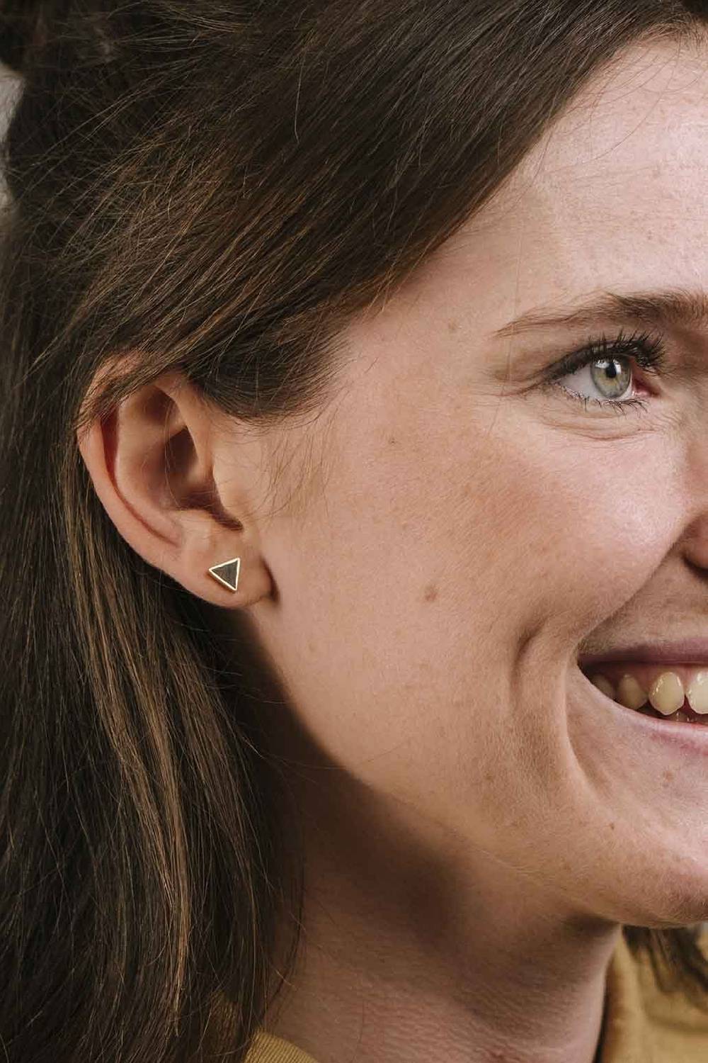 Kerbholz TRIANGLE EARRING Sandelholz Kostenloser Versand international