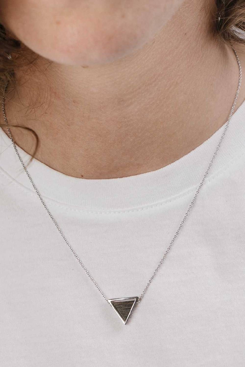 Kerbholz TRIANGLE NECKLACE Sandelholz Black Friday Preise