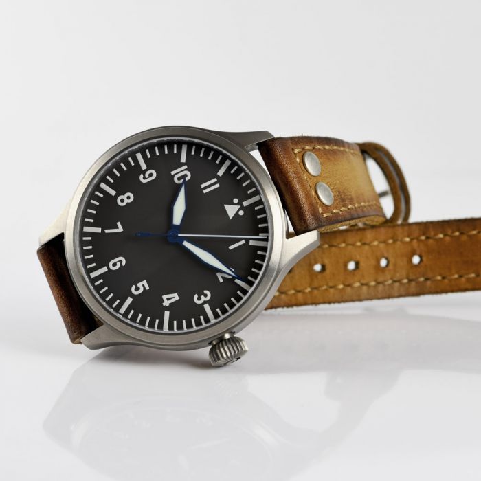 Steinhart Nav B-Uhr 47 Titan A-Muster Zentralsekunde Tägliche Deals