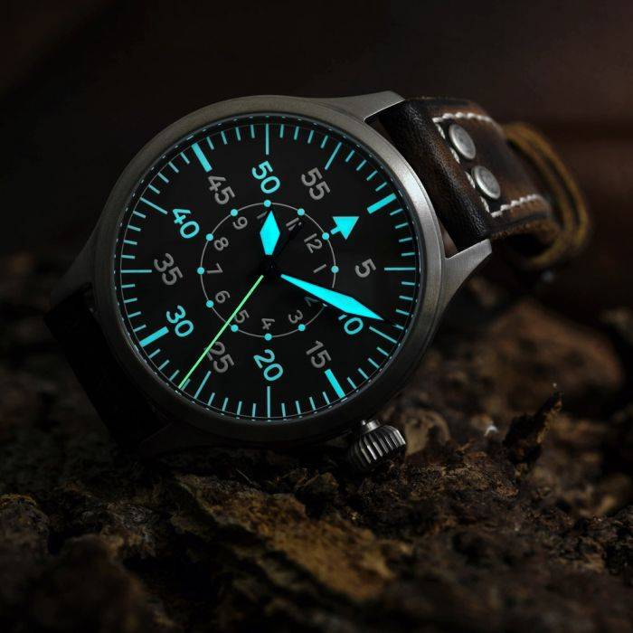 Steinhart Nav B-Uhr 44 Titan B Muster Zentralsekunde VIP-Rabatte