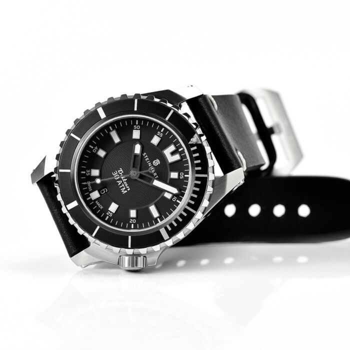 Steinhart Triton 30 ATM BLACK Taucheruhr Nur für heute